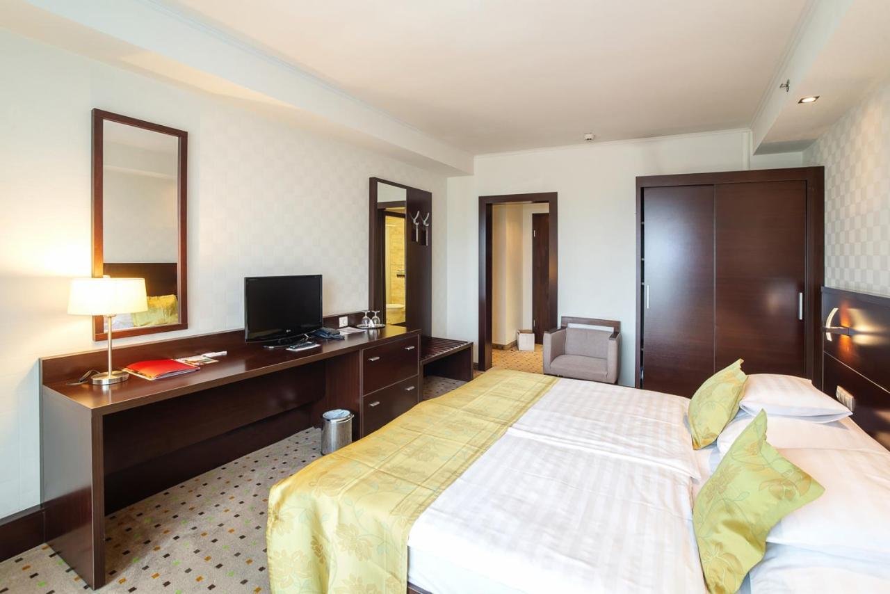 Hunguest Hotel غيولا المظهر الخارجي الصورة